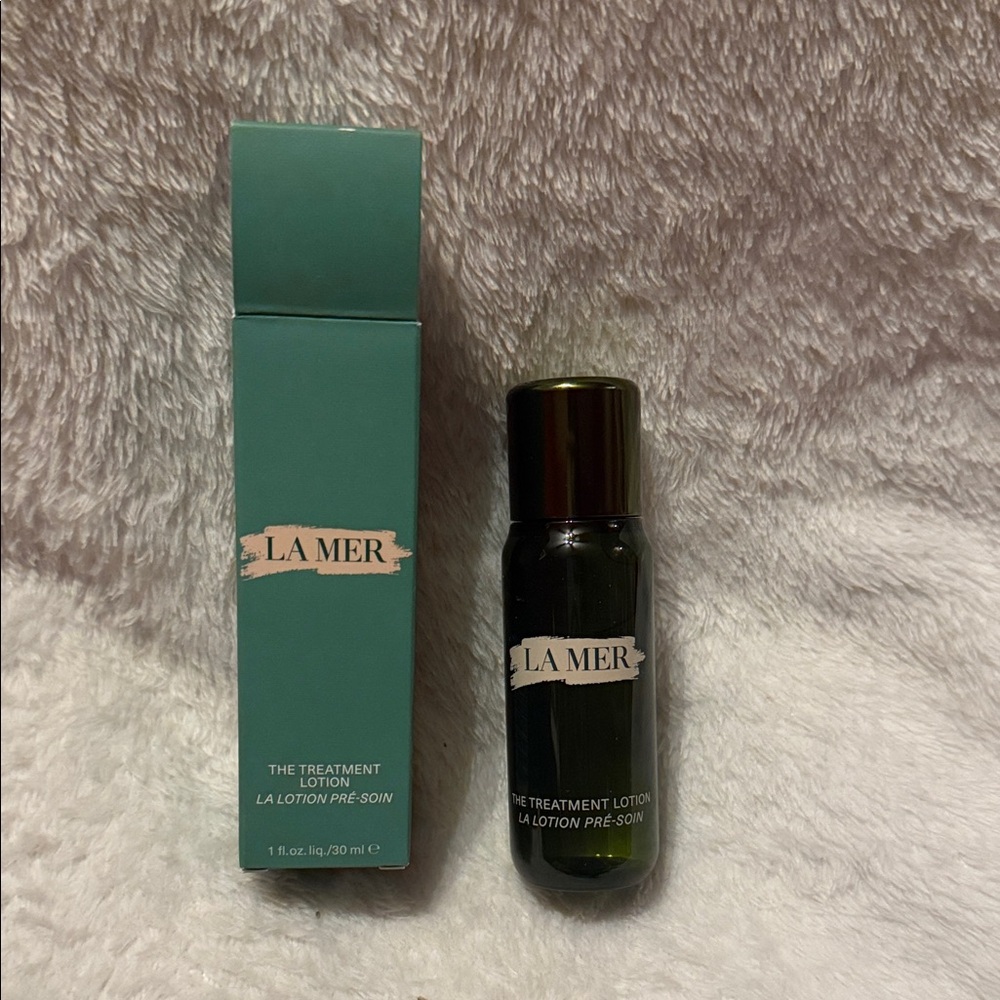 La Mer Treatment Lotion in Green and Gold